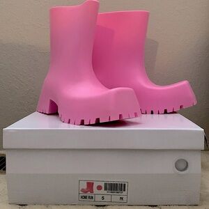 ☔️ NWT Size 5: Women’s Rain Boots